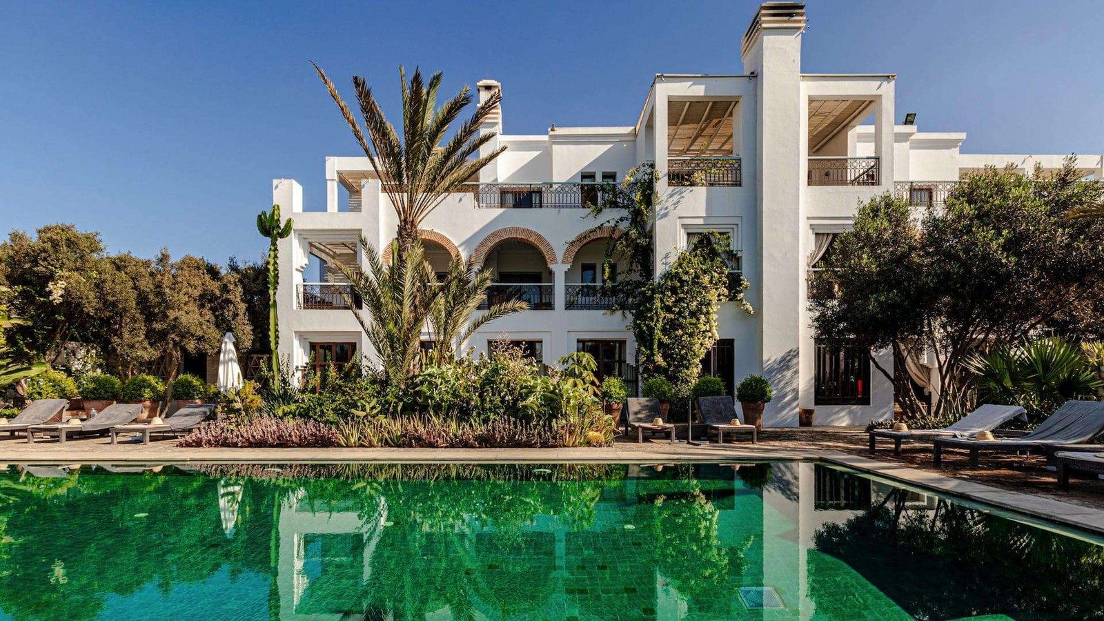 Riad Villa Blanche in Agadir, the white riad and pool